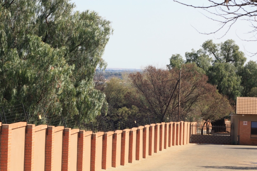 2 Bedroom Property for Sale in Langenhovenpark Free State